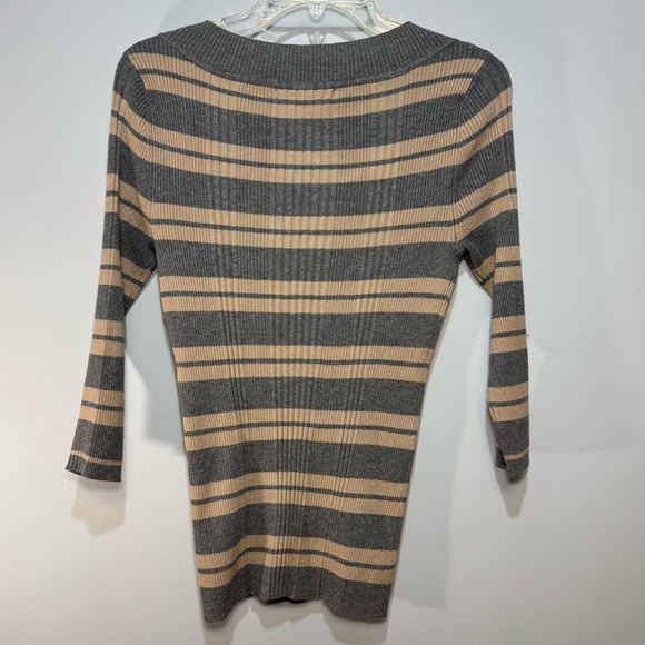 United States Sweaters Striped V-Neck Sweater - Gray and Tan. Size M - Picture 3 of 5